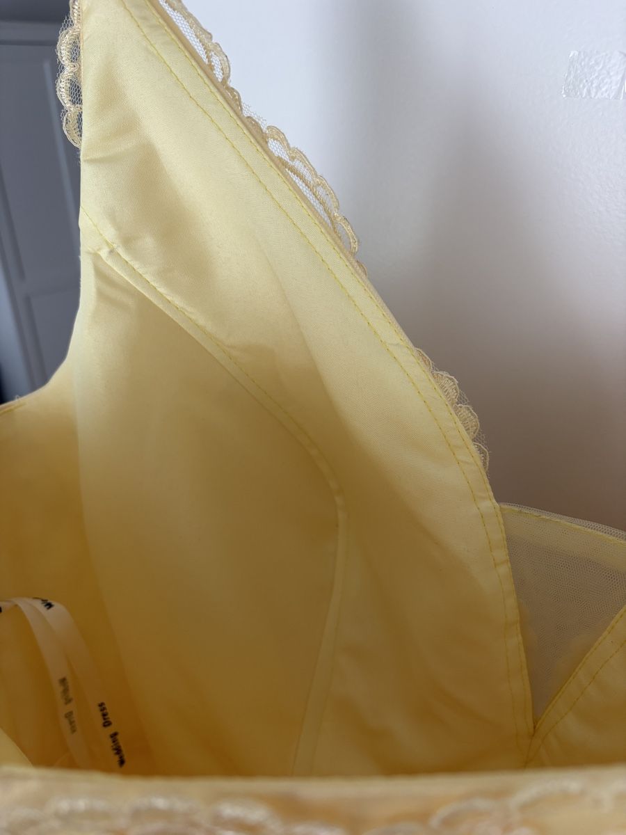 Kleider: Gelbes, festliches Abendkleid – Neu (gemäss Beschreibung) aus Seengen von jas_r772 2