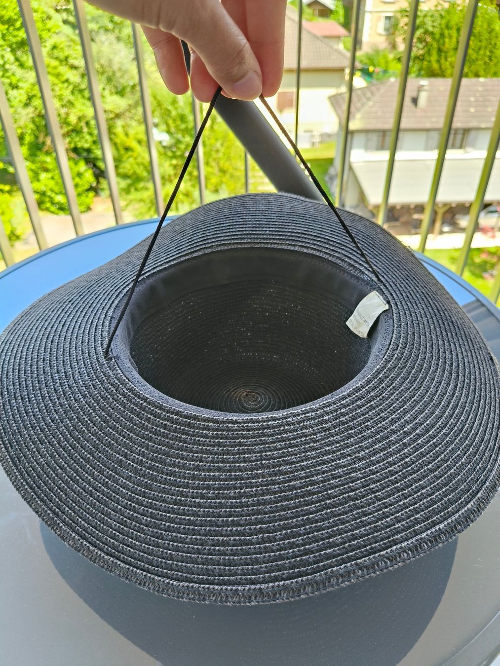 Copricapi, berretti & cappellini: Chapeau 100% paille noir avec fleurs – Nuovo e nell'imballaggio originale da Monthey venduto da lesaffairesdecamille 1
