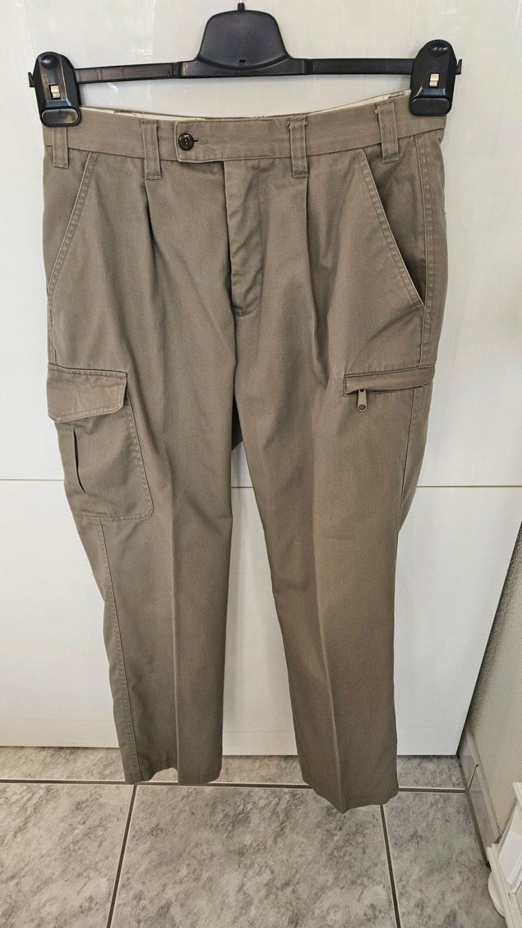 Pantaloni: Herren Edmonte Cargo Hose, Khaki, Gr. 46 Freizeithose – Usato da Gossau ZH venduto da fashiontwo