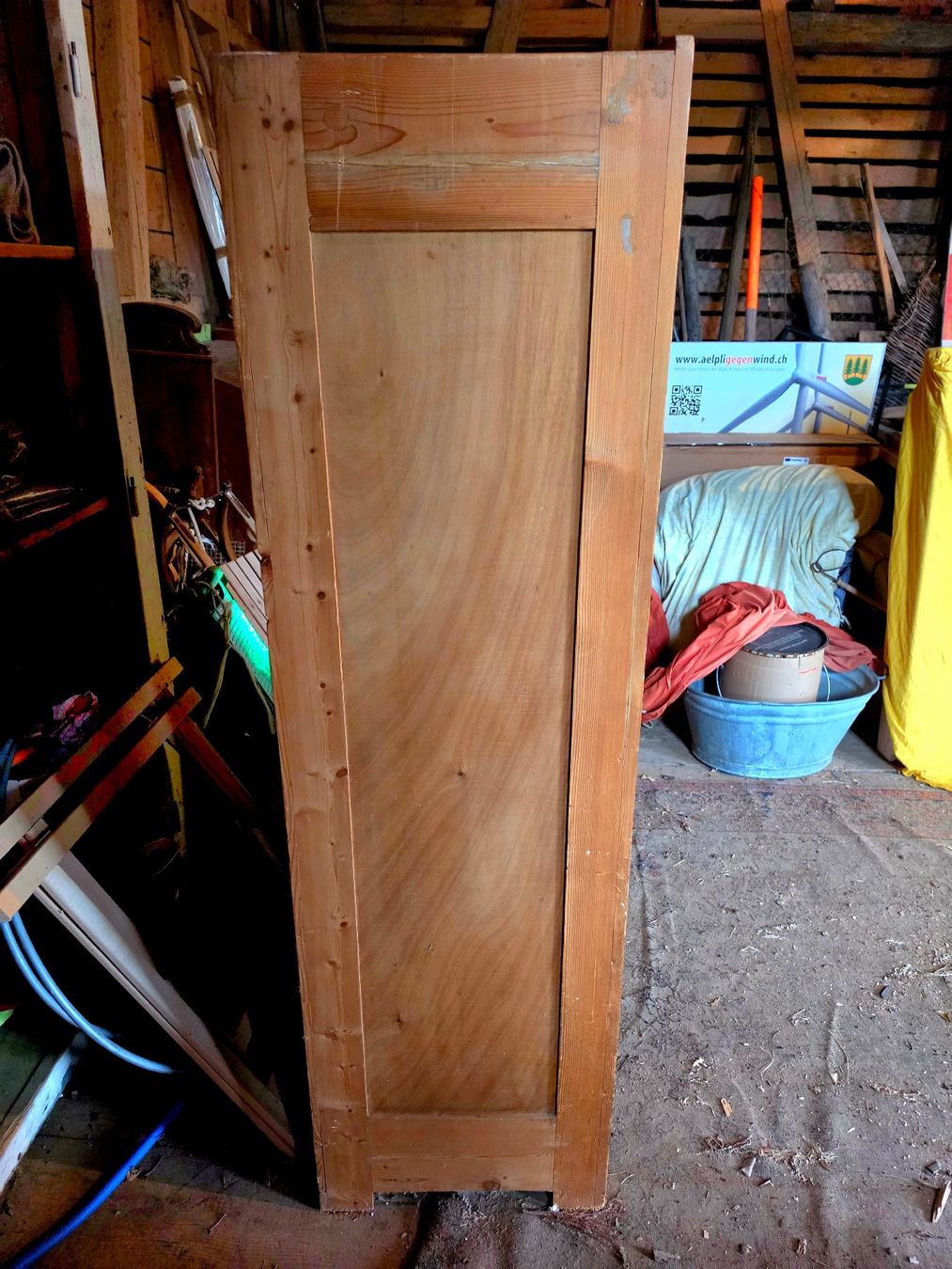Schränke: Schrank mit Massivgehäuse – Gebraucht aus Krinau von Stangensellerie 1