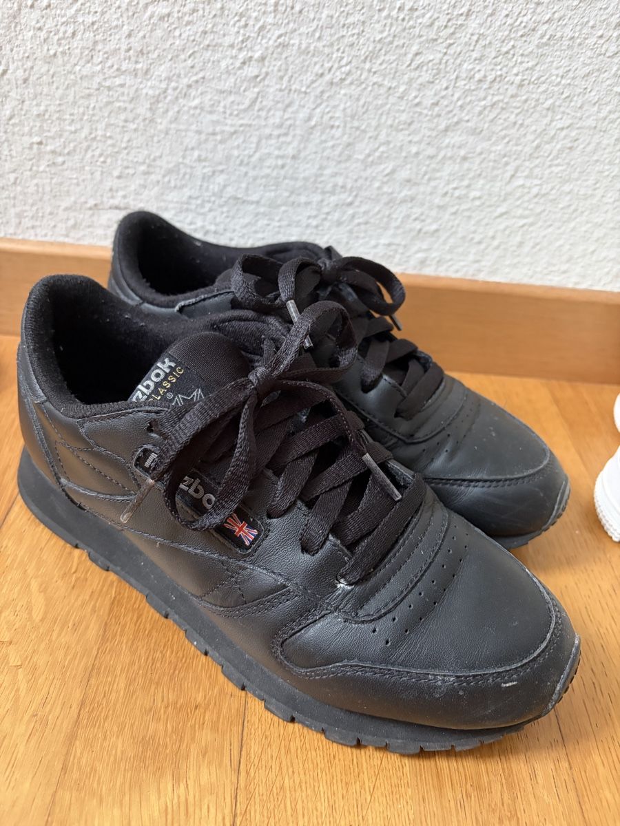 Scarpe da donna: Reebok Classic Schwarz – Usato da Luzern venduto da fer_5lyj