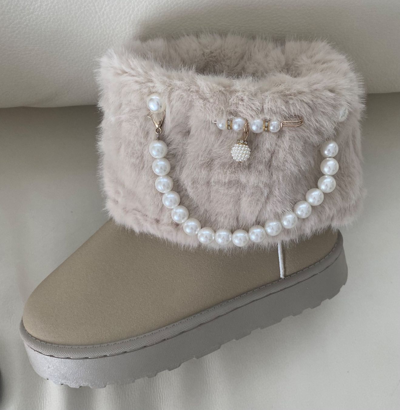 Damenschuhe: Eyecatcher - exklusive Perlen Stiefeletten, beige, 39 – Neu und originalverpackt aus Winkel von ferrari2022