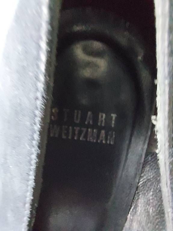 Chaussures femmes: Dunkelblaue Velourleder Pumps von Stuart Weitzmann – D'occasion à Luzern par was_d7mx 2