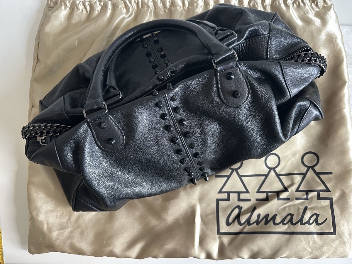 Taschen für Damen: Borsa Almala nera in pelle con borchie e catena tracolla – Gebraucht aus Cureglia von myr_9v25 7