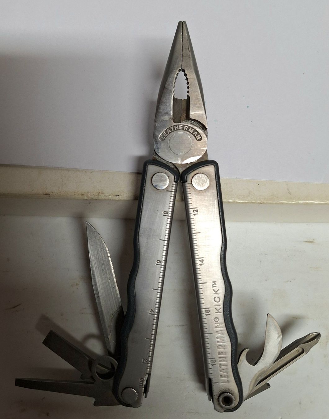 Leatherman Couteaux de poche: Multitool Sackmesser Couteau KniveLeatherman KICK TM USA – D'occasion à Tüscherz-Alfermée par Newpad 8