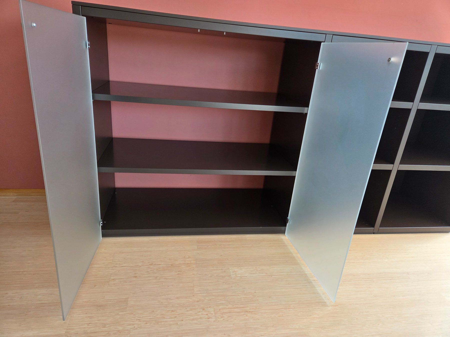 Cassettiere: Schönes Sideboard mit Glastüren - Massarbeit – Usato da Zürich venduto da pat_2frc 2