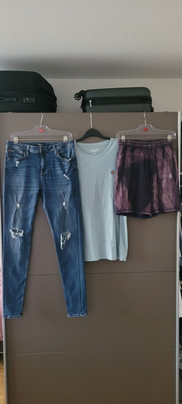 Kleider: Jupe NAF NAF taille 40/42/elastique – Gebraucht aus Vevey von x_y_f 9