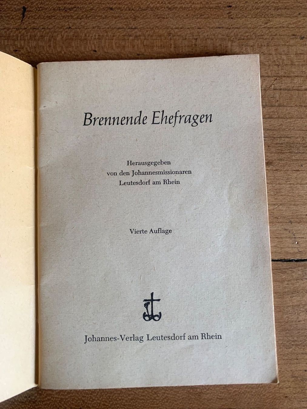 Libri: Buch Brennende Ehefragen  1951 – Usato da Bernhardzell venduto da Magno69 1