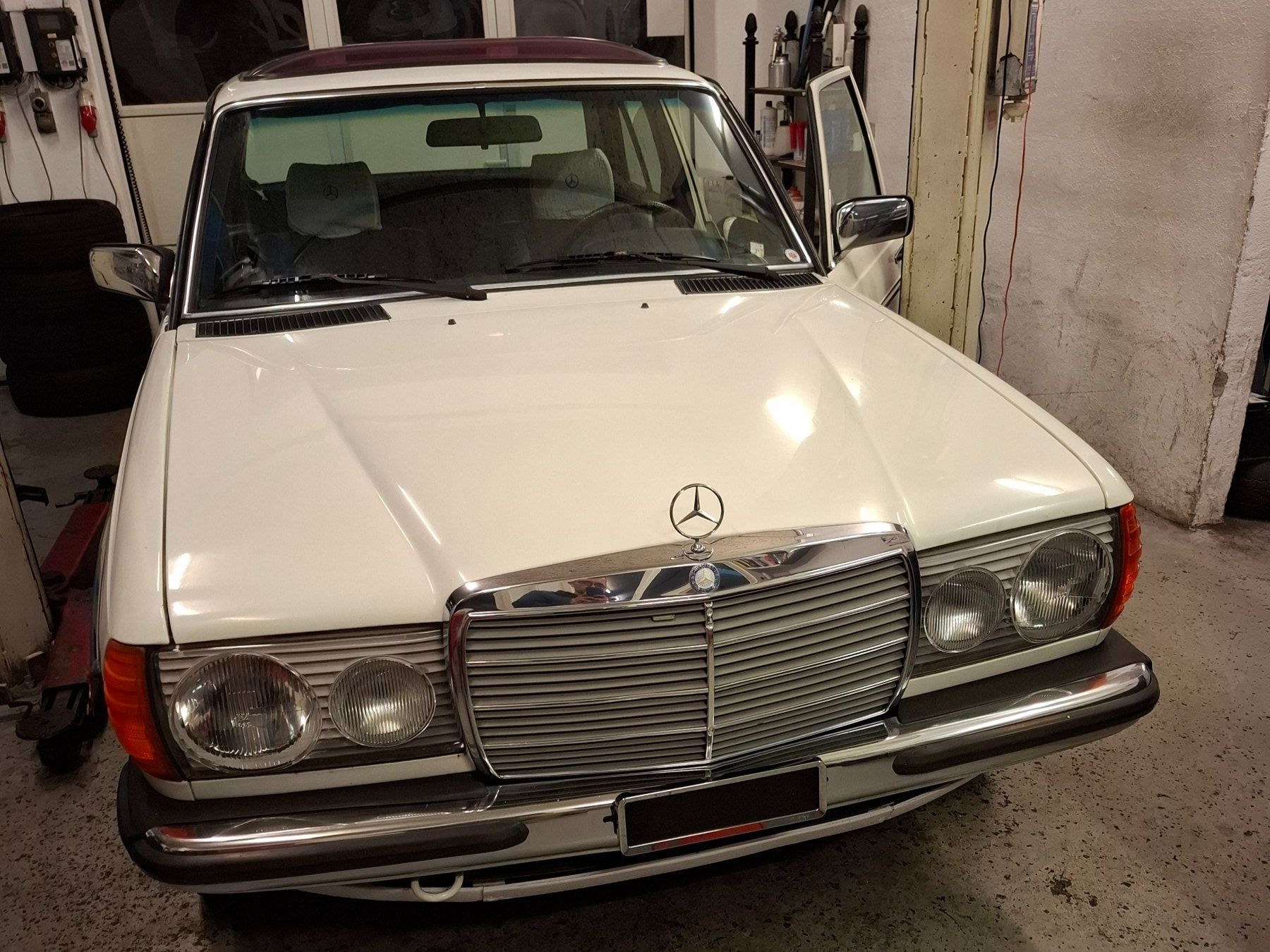 Mercedes-Benz Autos: Merdedes-Benz 230E  123, MFK 10,2025 – Gebraucht aus Adligenswil von Exnovo