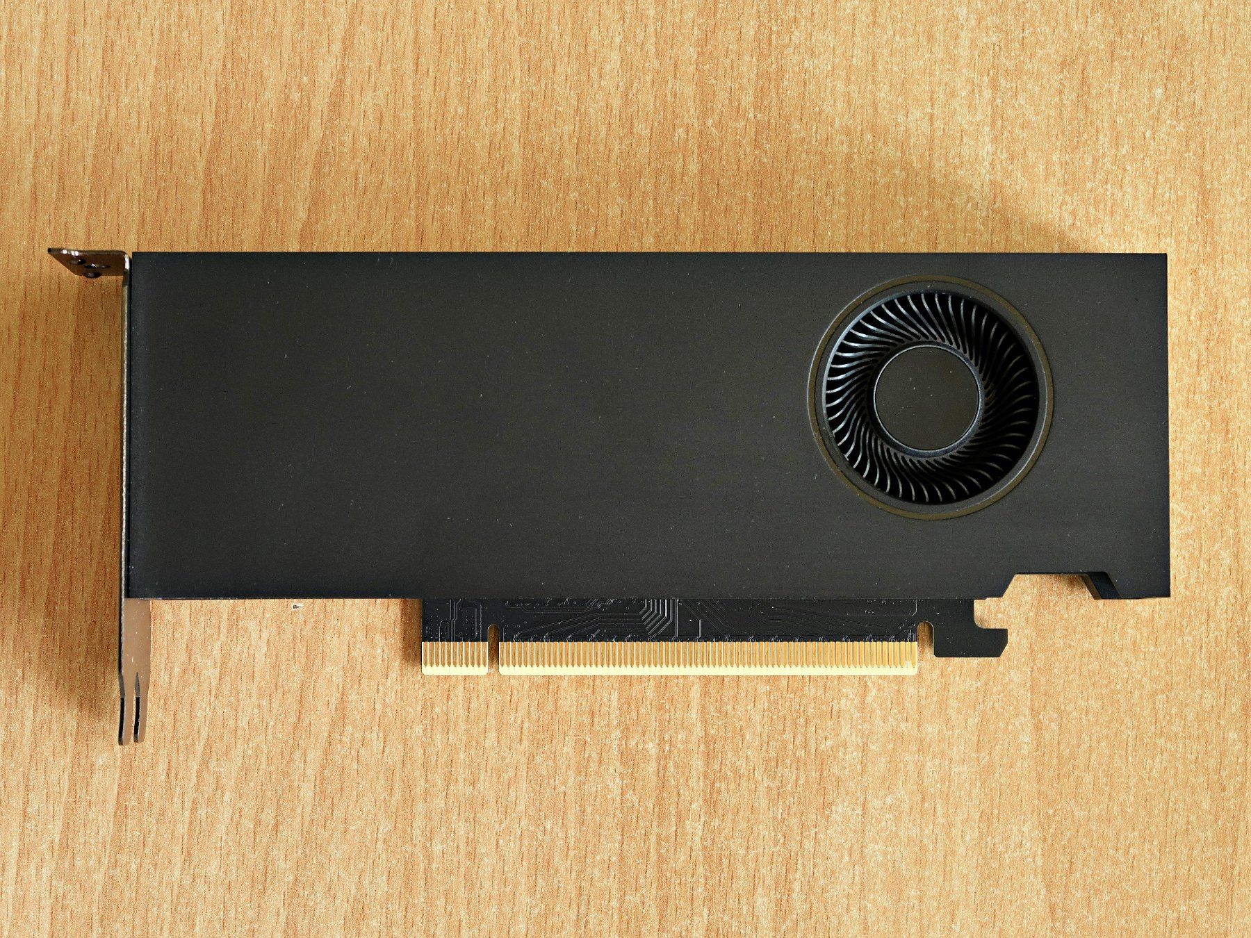 Nvidia Schede grafiche: NVIDIA RTX A2000 12GB ECC low-profile & full-height bracket – Usato da Lausanne venduto da Meandre