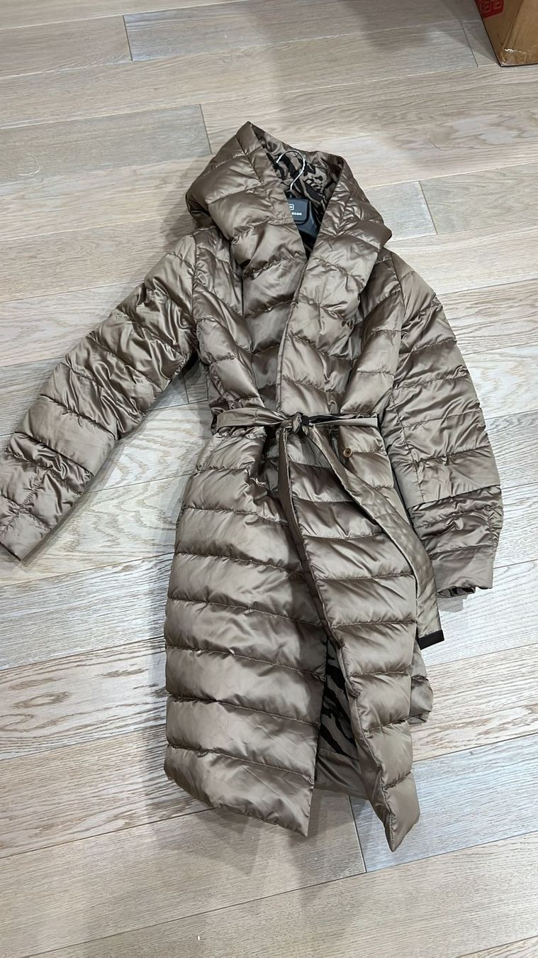 Max Mara Cappotti: MAX MARA The Cube Down Coat Mantel Jacket Luxus Gr 42IT – Nuovo (secondo la descrizione) da Ebmatingen venduto da dartim