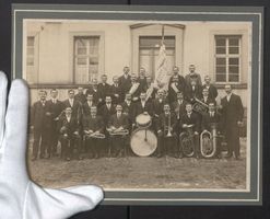 Fotografie Männer Blas-Kapelle mit Inst