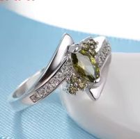 Klassischer Ring mit Peridot, 925 versilbert, Gr. 8