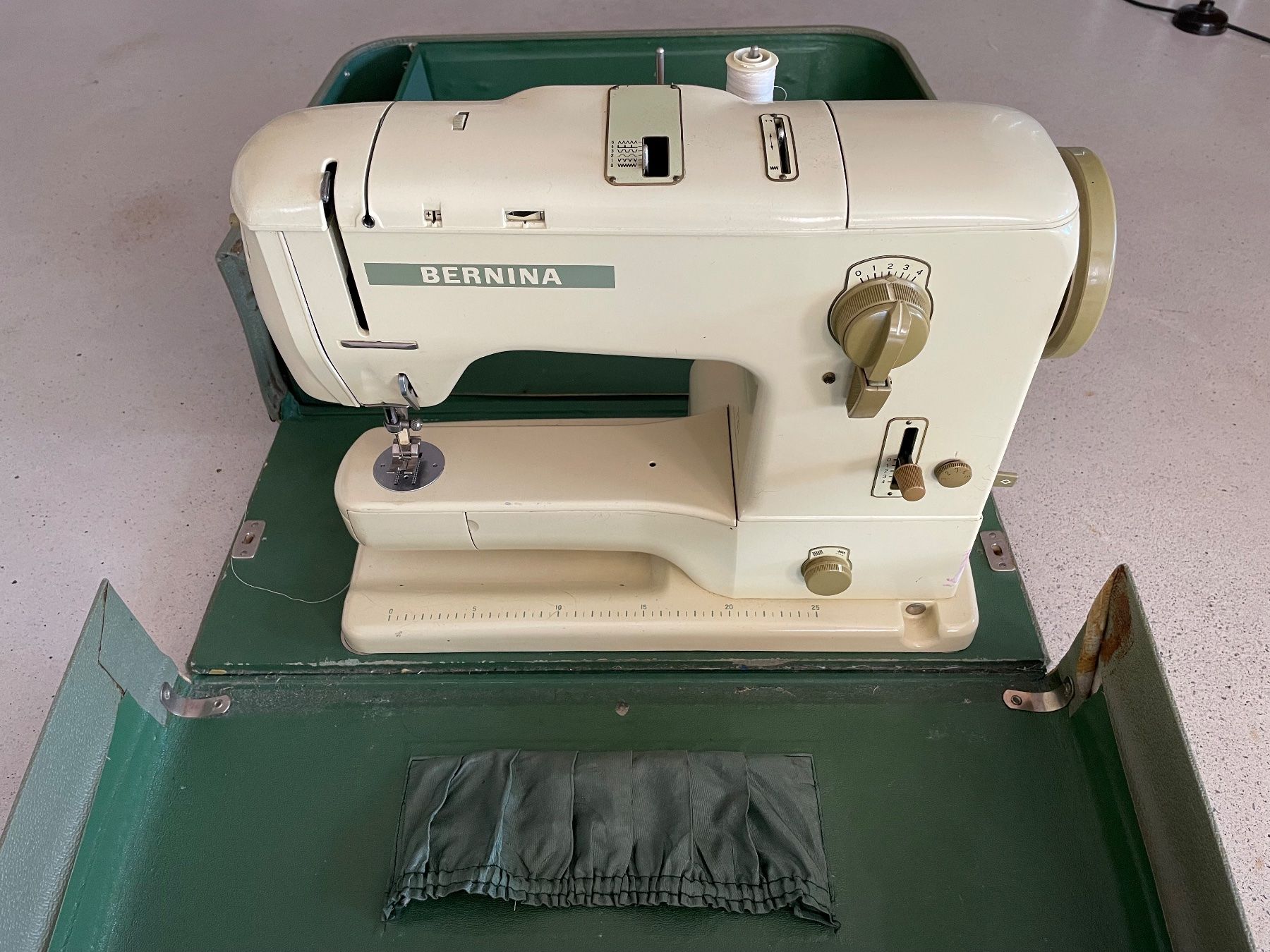 Bernina Machines à coudre: Nähmaschine Bernina record 731 – Défectueux à Jonen par Canadas 2