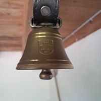 NEUWERTIGE KLEINE GLOCKE 
