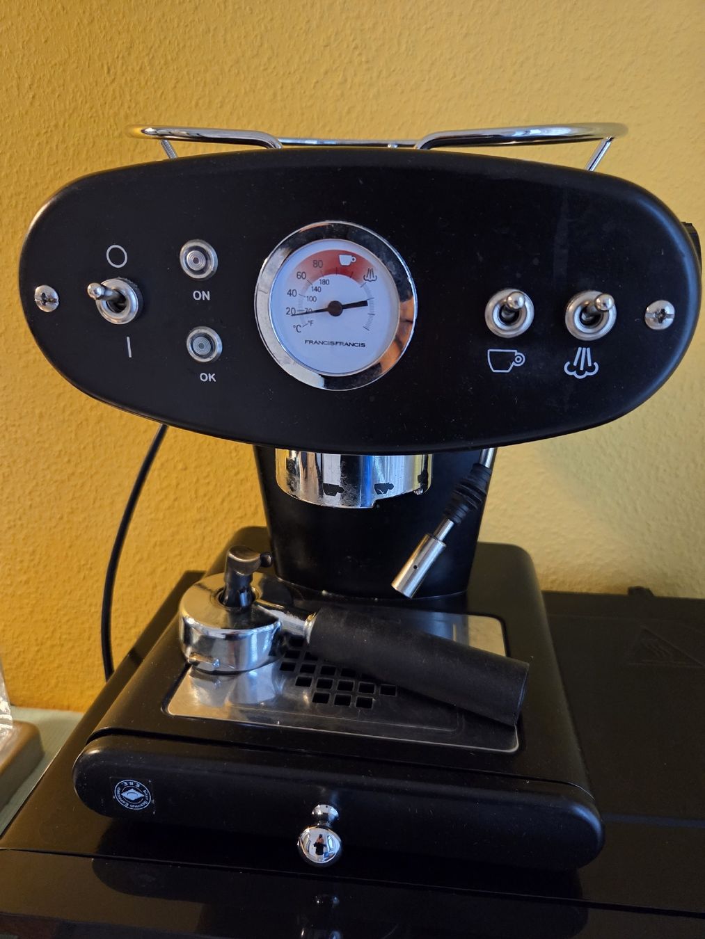 FrancisFrancis! Macchine per caffè & Macchine per espresso: Kaffeemaschine Francis & Francis Illy Amici – Difettoso da Basel venduto da NoZZaLA