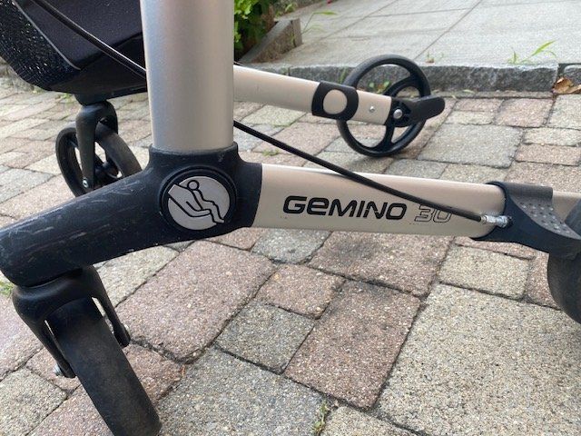 Ausili per la deambulazione: Praktischer kleiner Rollator Gemino 30 – Usato da Bürglen TG venduto da Nobi99 1