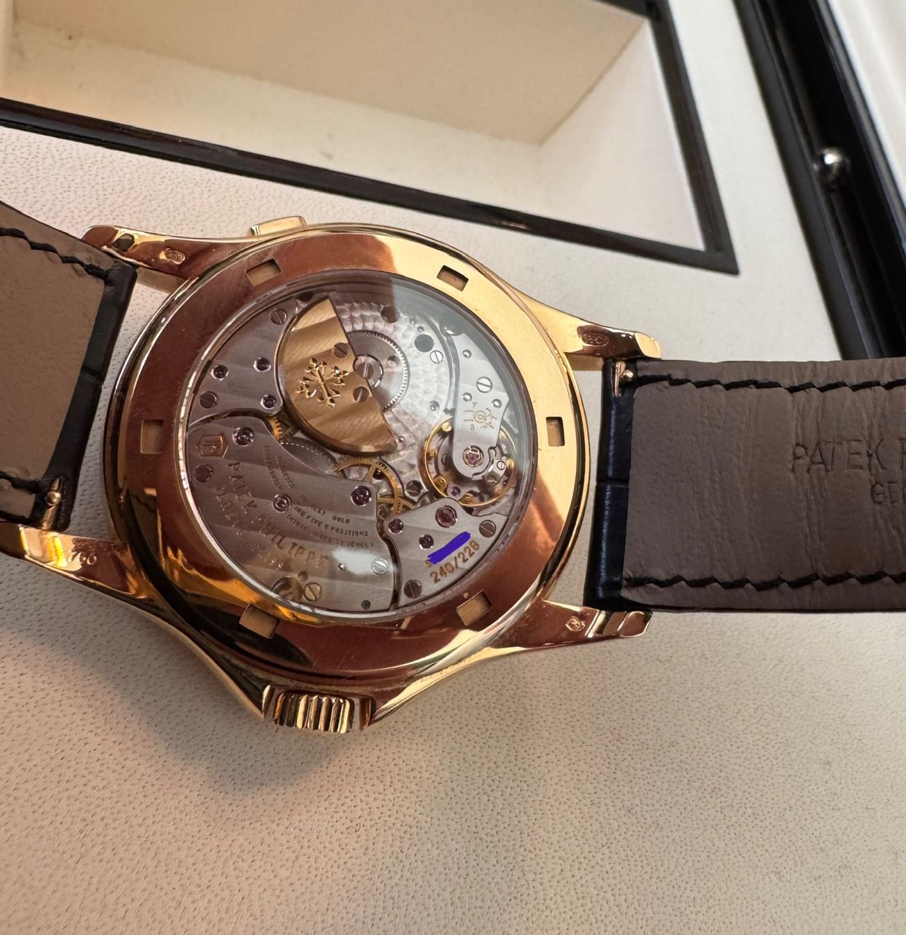 Patek Philippe Orologi: Patek Philippe World Time Referenz 5130R-001 – Usato da Wettswil venduto da ZmZmZ 9