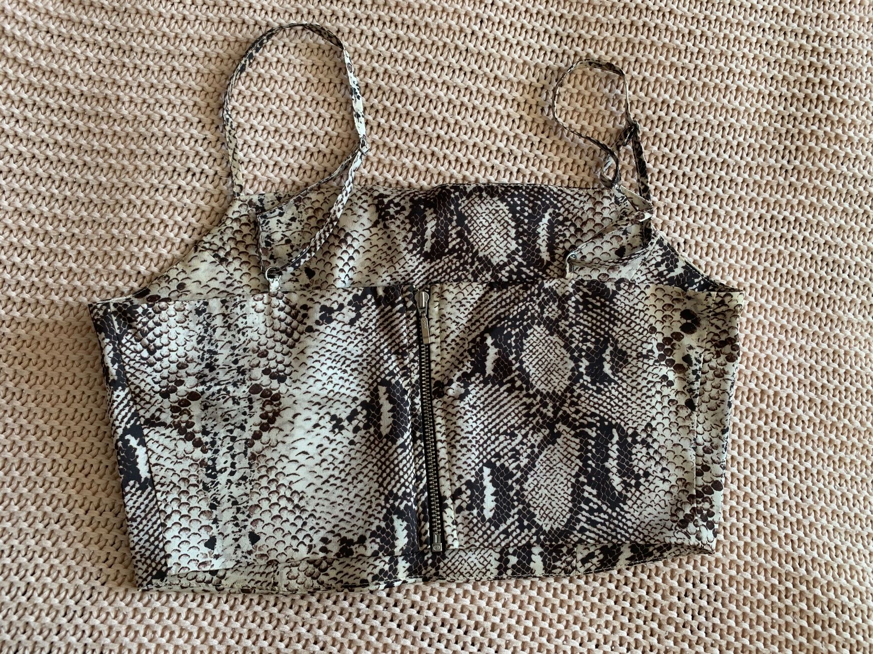 Tally Weijl Camicette, T-shirt & Top: Crop top motif serpent – Usato da Montreux venduto da Iza_81199 1