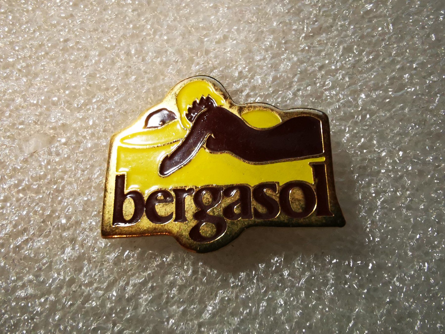 Placchette & Badge: Ansteckpin 6: Bergasol – Usato da Oppligen venduto da Pin-Fall-Shop