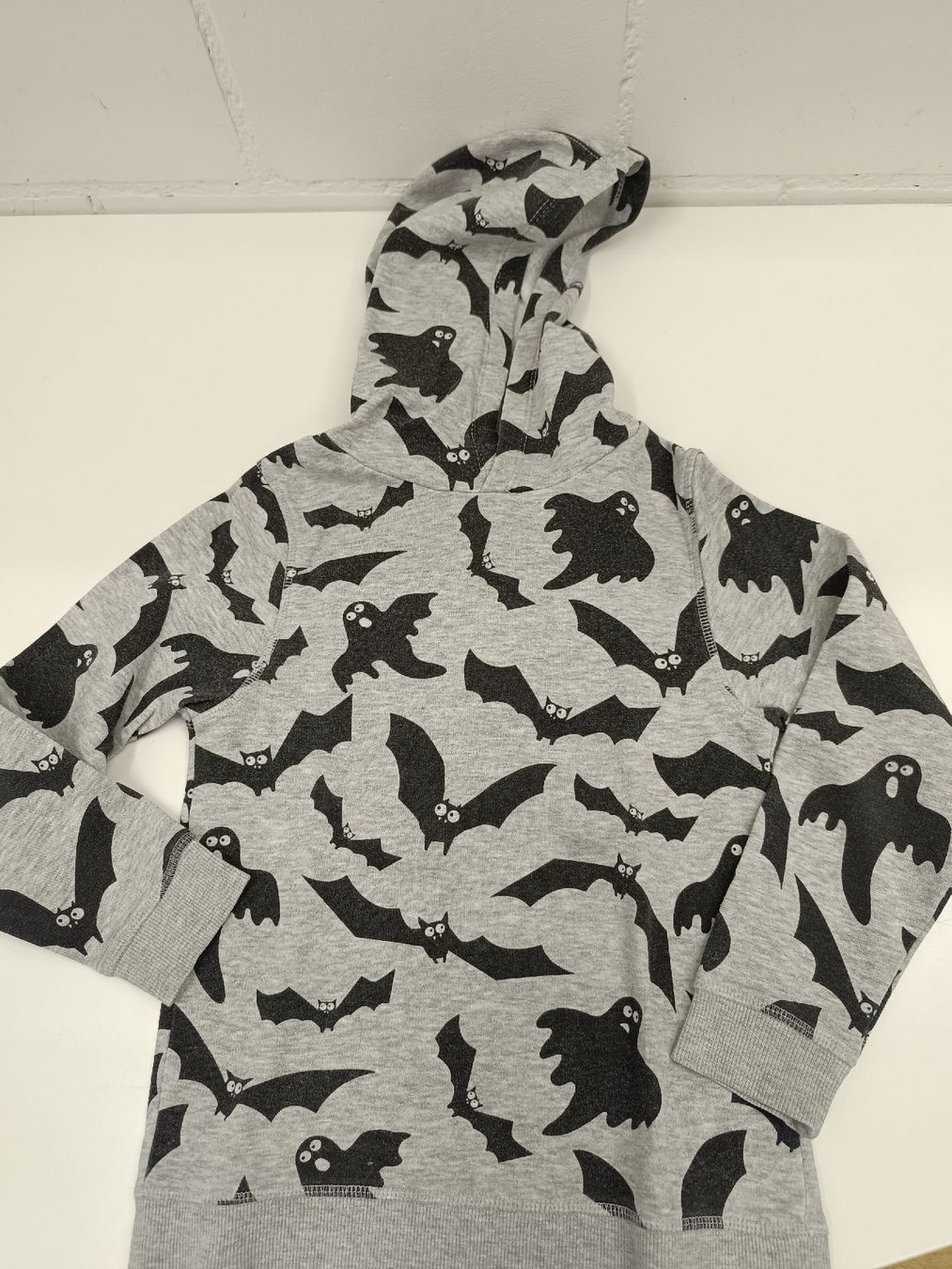 H&M Maglioni & Felpe: Kapuzenpullover Gr. 122/128 – Usato da Ehrendingen venduto da Cheronimo2