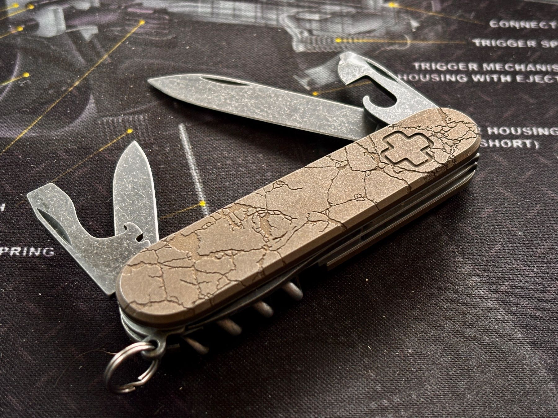 Victorinox Coltelli tascabile: Victorinox Spartan, DC-Titan Broken Floor, Stonewashed – Nuovo (secondo la descrizione) da Frauenkappelen venduto da Doc_Snyder