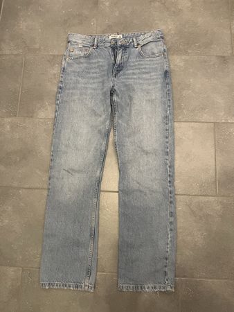 Straight Leg Jeanshose