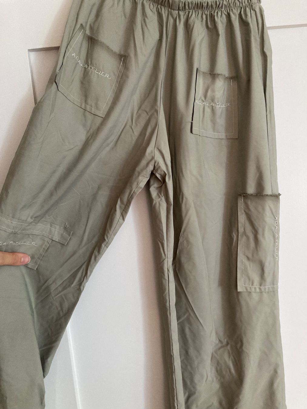Pantaloni: Superleichte Recycelte graue Hose aus Zeltstoff – Nuovo (secondo la descrizione) da Zürich venduto da MoanaK 1