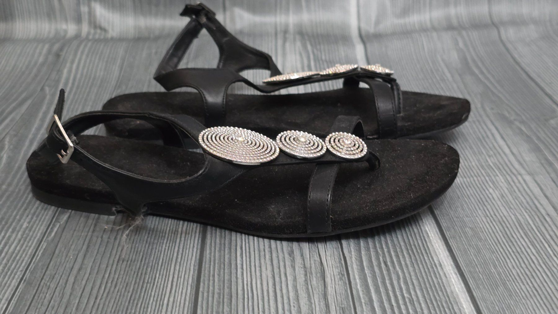 Scarpe da donna: Schwarze Sandalen - 37 - mit Schmucksteinen – Usato da Thalwil venduto da VitaMini 1