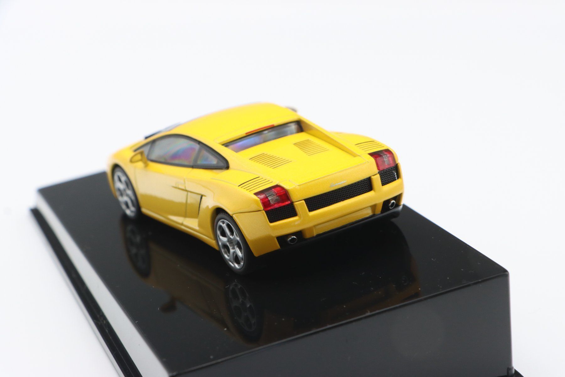 Lamborghini Modellini d'auto: Lamborghini Gallardo 2004 1:43 AutoArt – Nuovo e nell'imballaggio originale da Bühl b.Aarberg venduto da modelldiecast 7