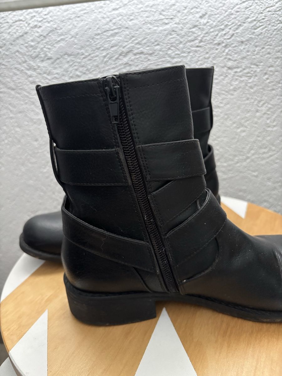 Scarpe da donna: Stiefeletten Bata schwarz – Usato da Horgen venduto da Superkalifagilistic 1