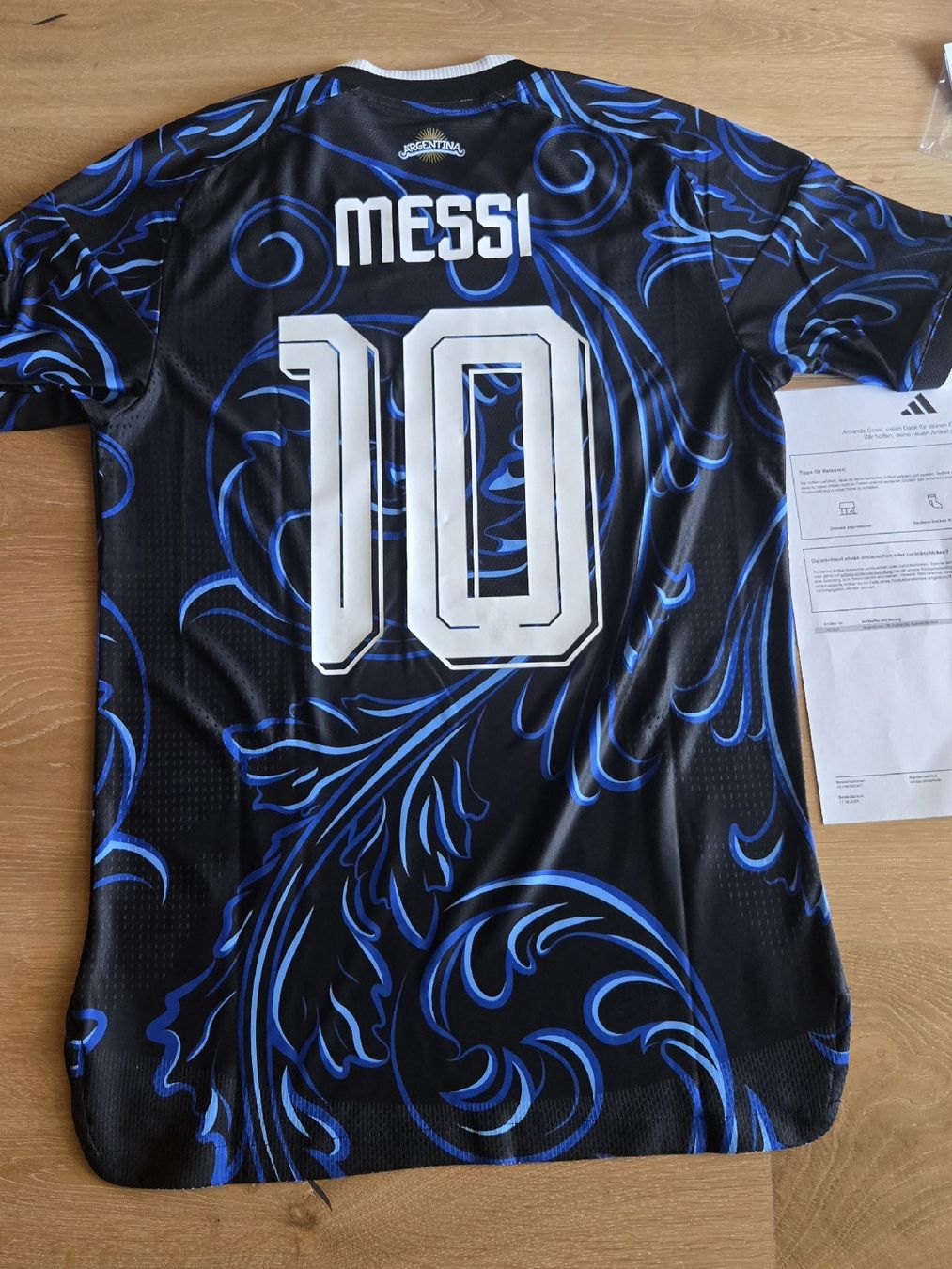 Adidas Canottiere & Pantaloni: Argentinien Authentic Auswärts Trikot – Nuovo e nell'imballaggio originale da Scheuren venduto da Amandax5 1