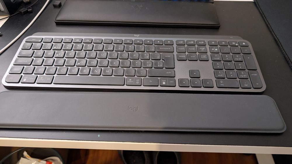 Logitech MX Keys Plus (Gebraucht) in Baar für CHF 51 – mit Lieferung ...