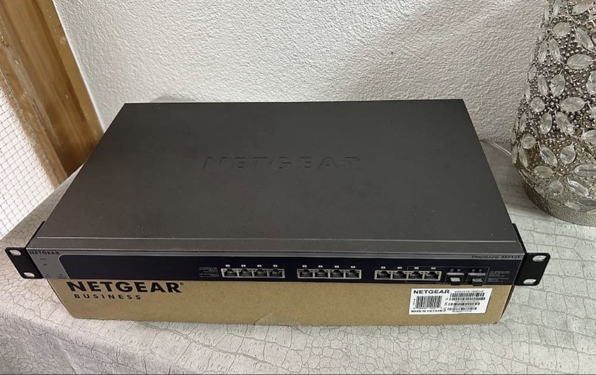 Netgear Hub & Switch: Netgear XS712T switch 10Gb  – Usato da Le brassus venduto da Dav1dc