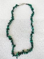 Collier artisanal en malachite naturelle. 46 cm
