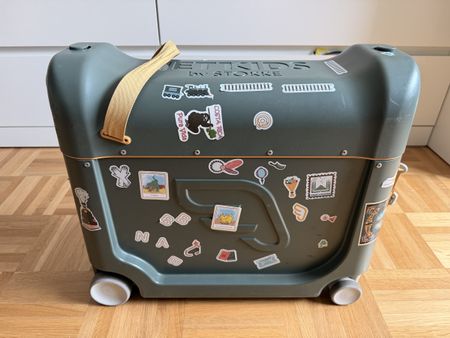 Stokke JetKids Koffer – 2 Räder defekt