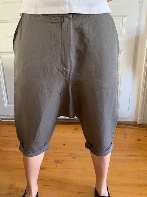 Sarah Pacini Pantaloni: Sarah Pacini pantalon court – Nuovo (secondo la descrizione) da Morges venduto da cinziottera 1