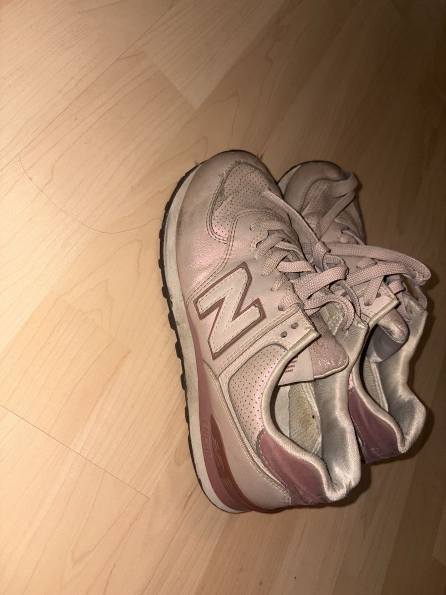 Scarpe da donna: Baskets New Balance 574 rose taille usagée état correct – Usato da Echandens venduto da Noor2000