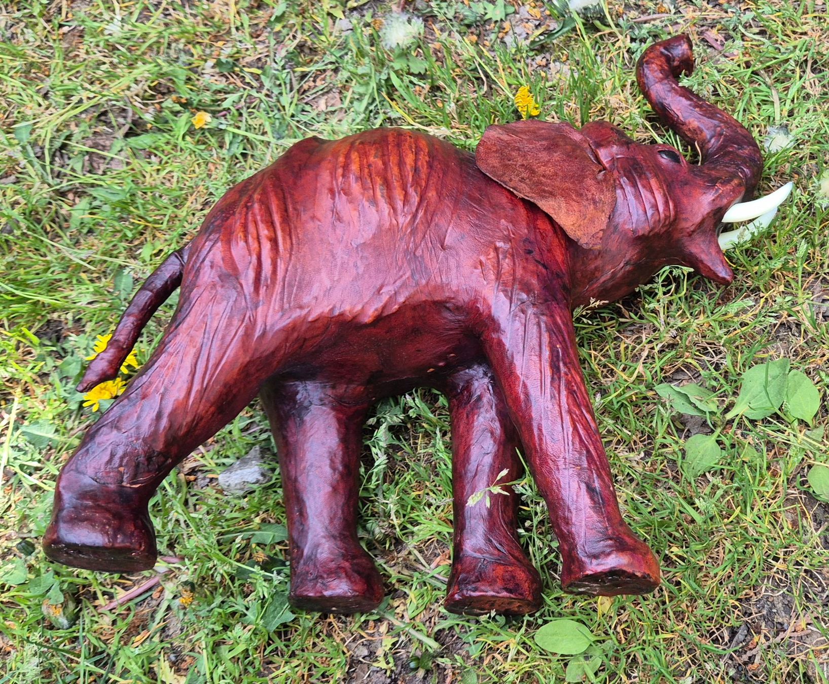 Statuette: Elefant überzogen mit feinem braunem Leder – Usato da Neerach venduto da SilliS 3