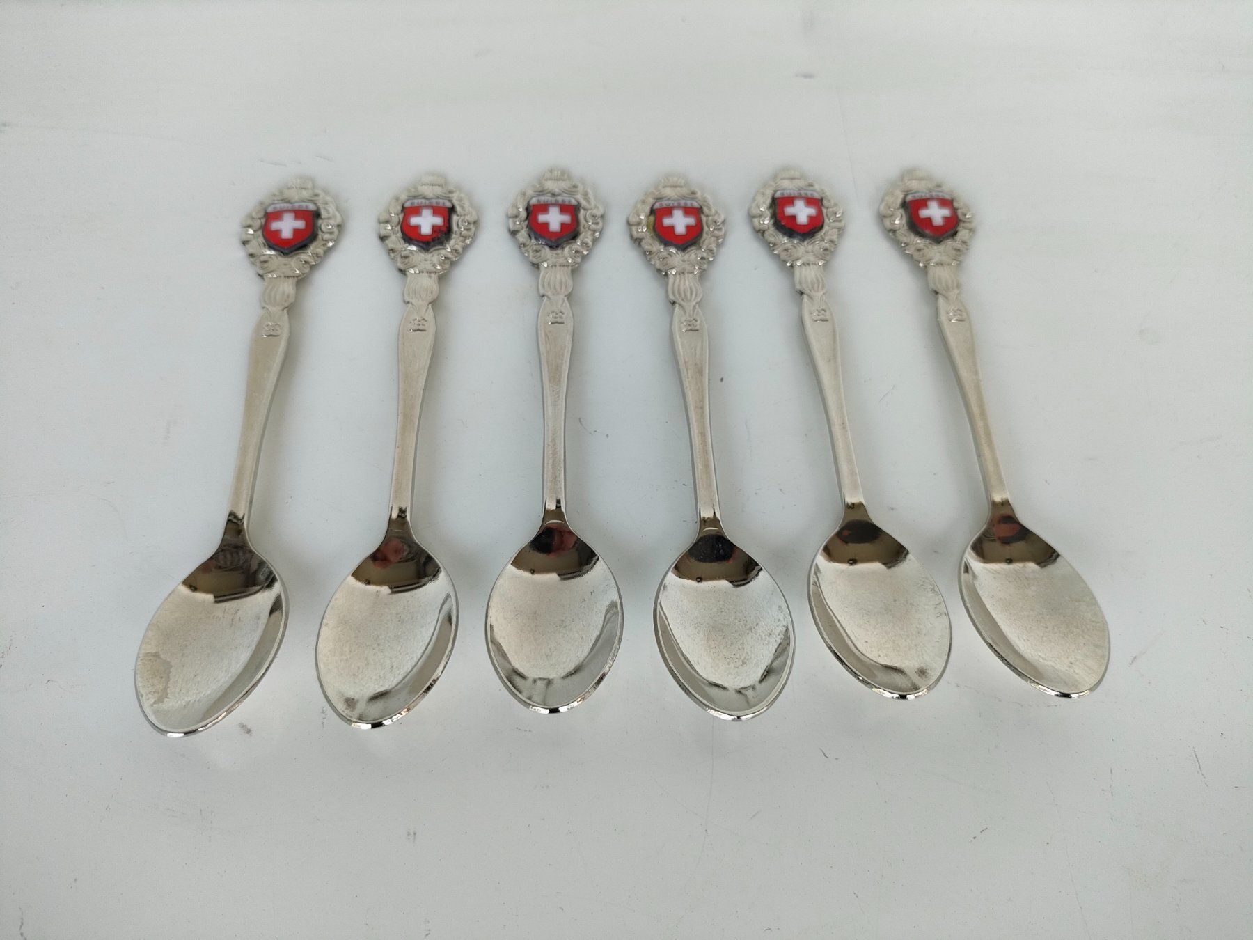 Cucchiai: Wunderschönes Schweizer Zierlöffel-Set – Usato da Dietikon venduto da Tucumano1981