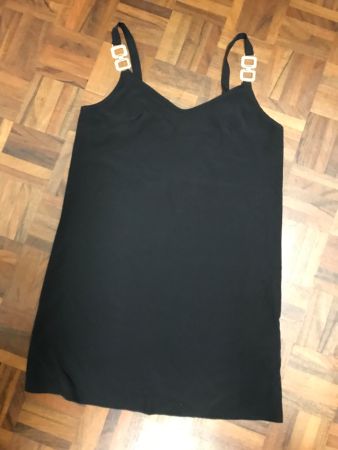 Kurzes schwarzes Kleid mit Golddetail am Träger Gr M