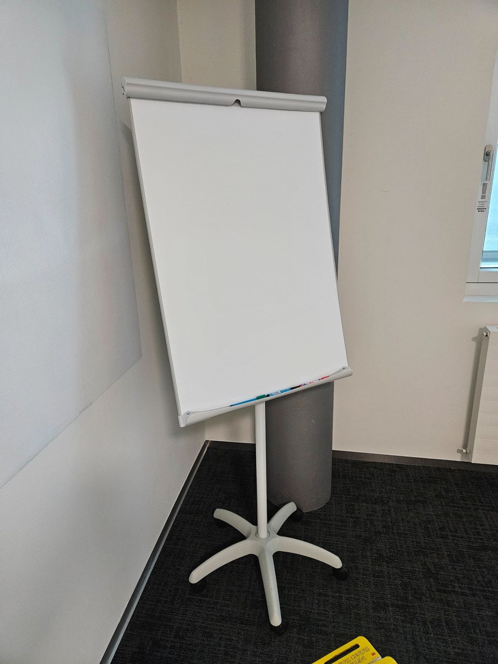 Altro in Decorazioni & Accessori: Flipchart Ständer weiss - gut erhalten – Usato da Basel venduto da thm_8qmc