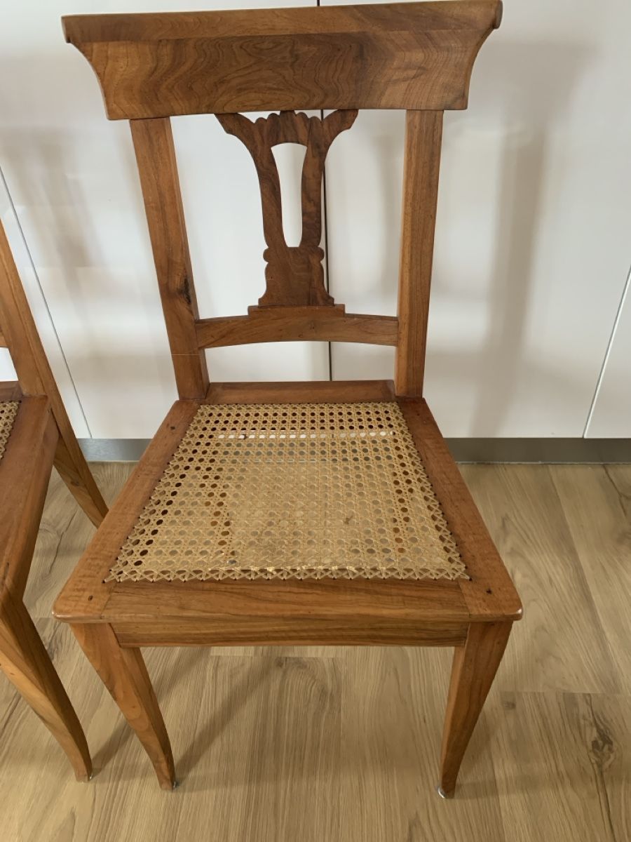 Chaises: 2 Stühle Nussbaum mit Jonc-Geflecht (defekt) – Défectueux à Thierachern par reten 3