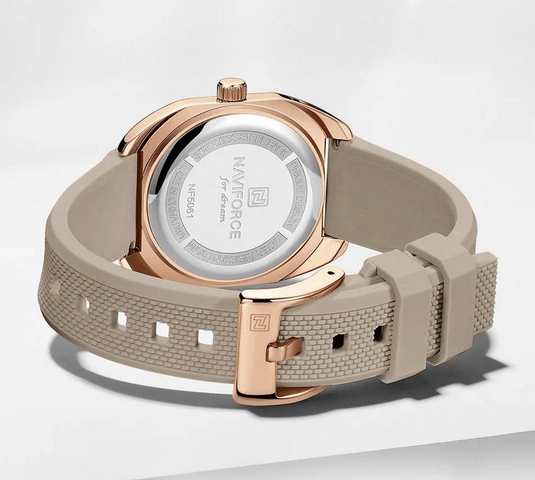 Orologi: Elegante polygonale Silikonuhr mit Quarzwerk – Nuovo e nell'imballaggio originale da Lausanne venduto da WATCH-WORLD 1