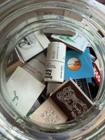 Zündholz Sammlung in Glasvasen mit vielen verschiedenen Moti