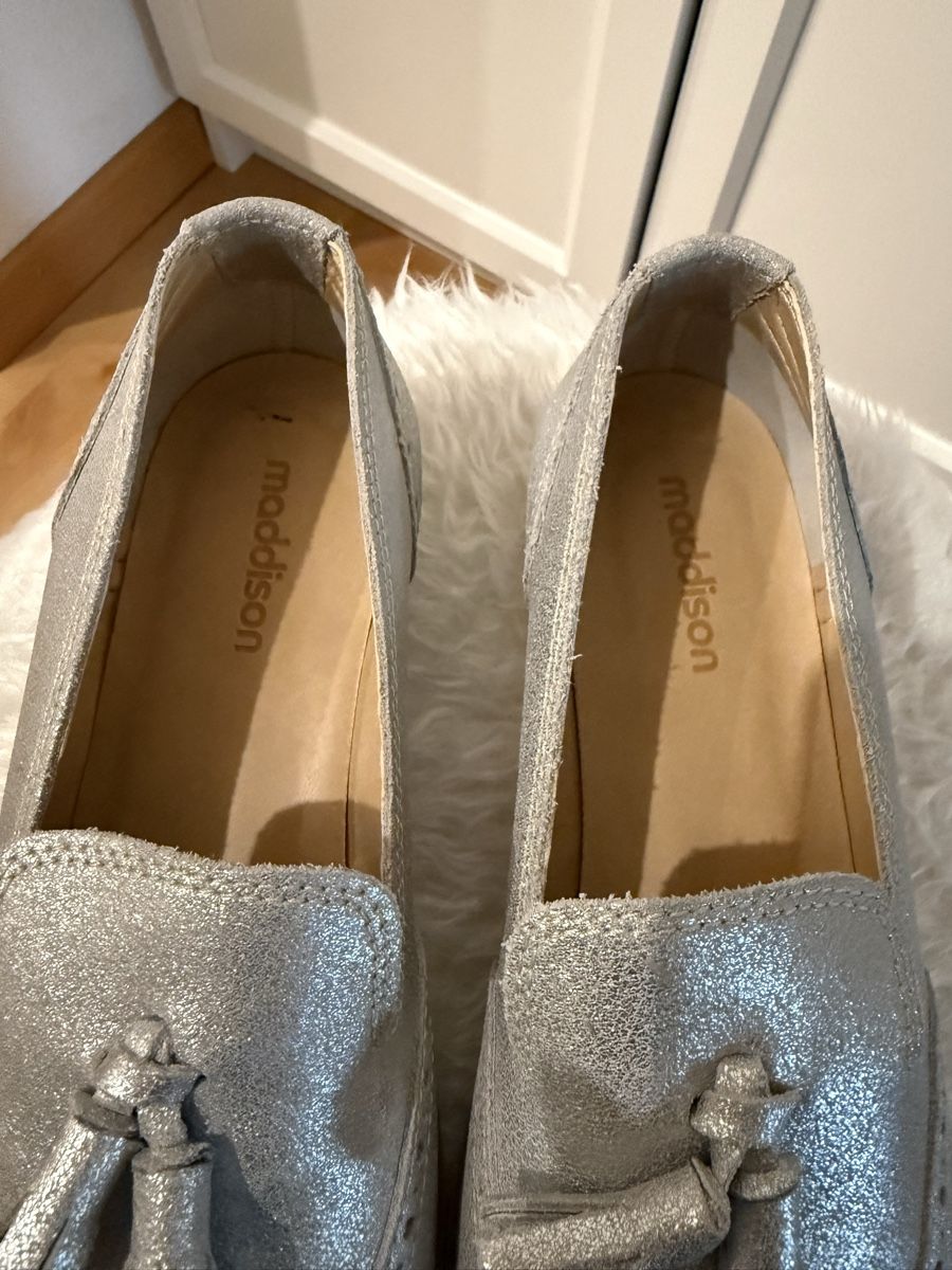 Damenschuhe: Mocassins argentés à pompons / Taille 39 / CHIC ! – Gebraucht aus MASSONGEX von Luluone 4