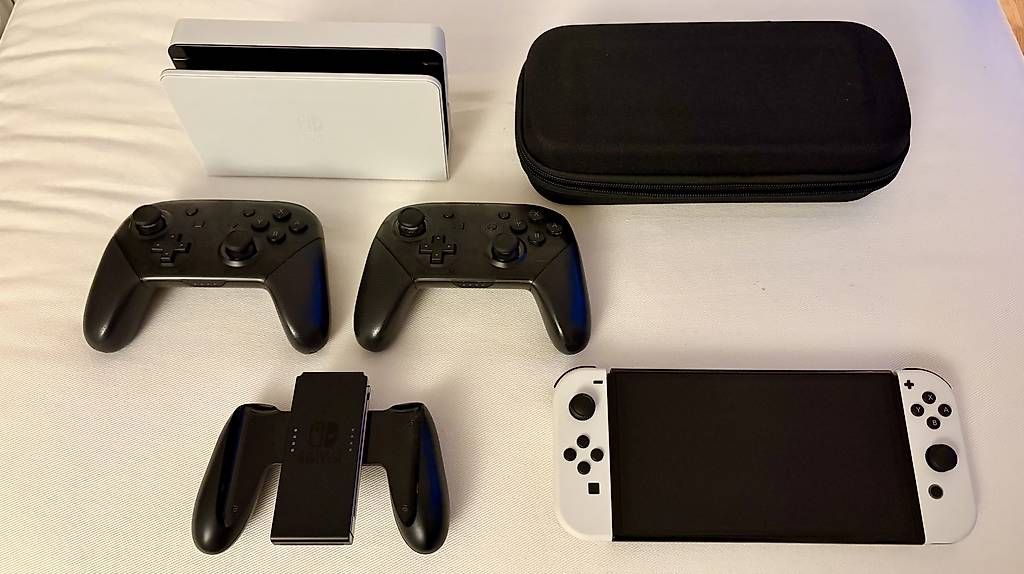 Nintendo Console: Nintendo Switch oled blanche + accessoires – Usato da Meinier venduto da rom_kk86