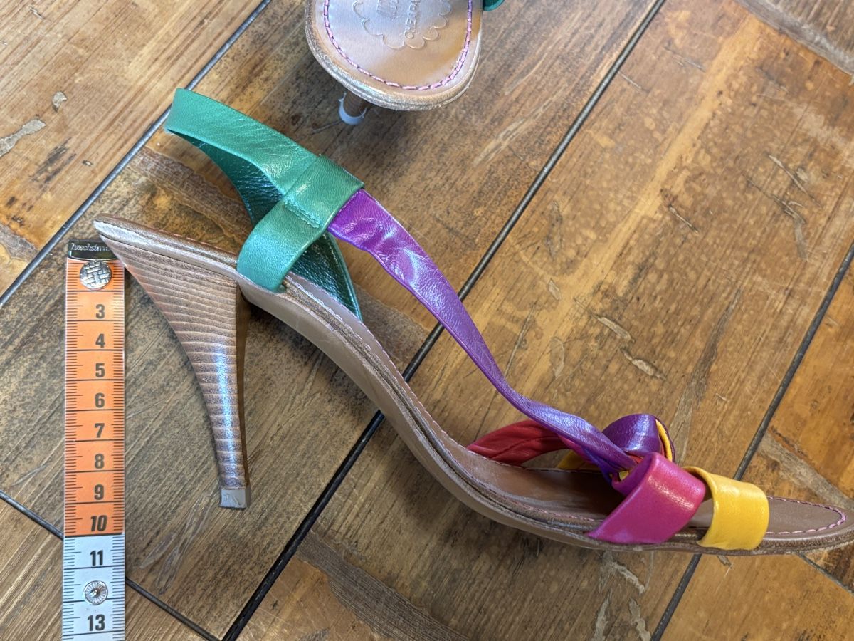 Moschino Scarpe da donna: Sandales Moschino Cheap & Chic 39.5 – Nuovo (secondo la descrizione) da Dotzigen venduto da SecondHandGems 9