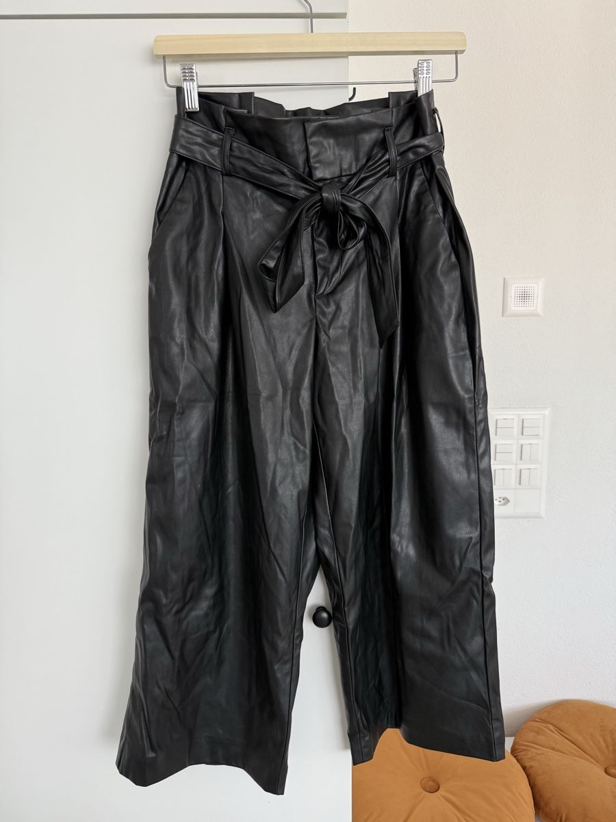 Vero Moda Hosen: Lederimitat Hose im Mom Schnitt – Neu (gemäss Beschreibung) aus Zürich von mel_87ct