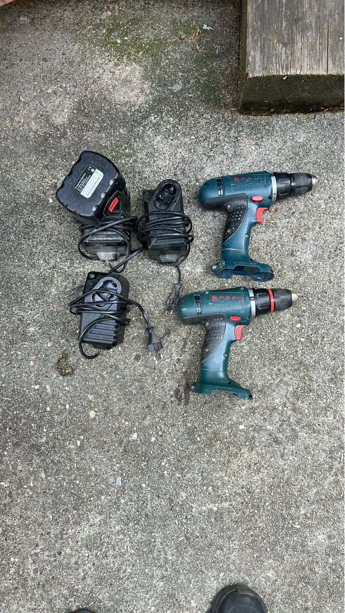 Bosch Perceuses: Set trapani a batteria Bosch due pezzi  – Défectueux à Caslano par iguidice01
